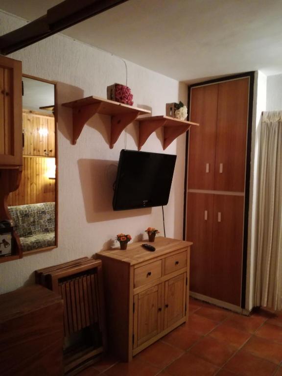 Telewizja i/lub zestaw kina domowego w obiekcie Paradiso Aremogna
