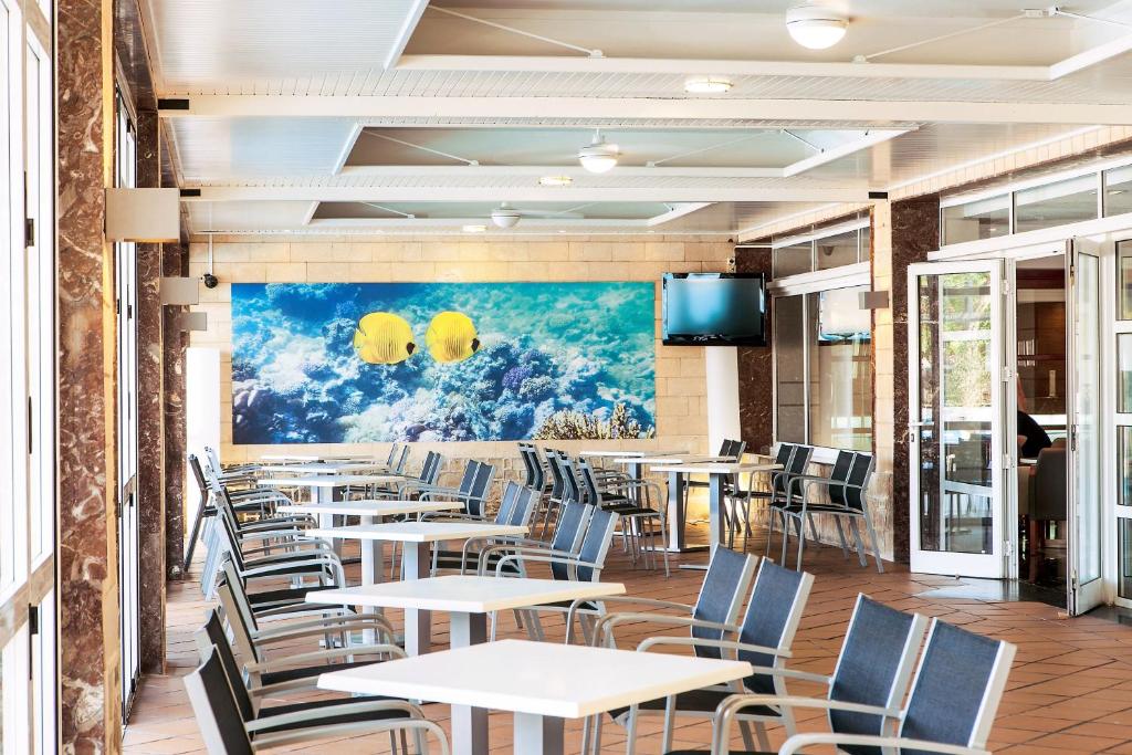 Reštaurácia alebo iné gastronomické zariadenie v ubytovaní Hotel Mariant