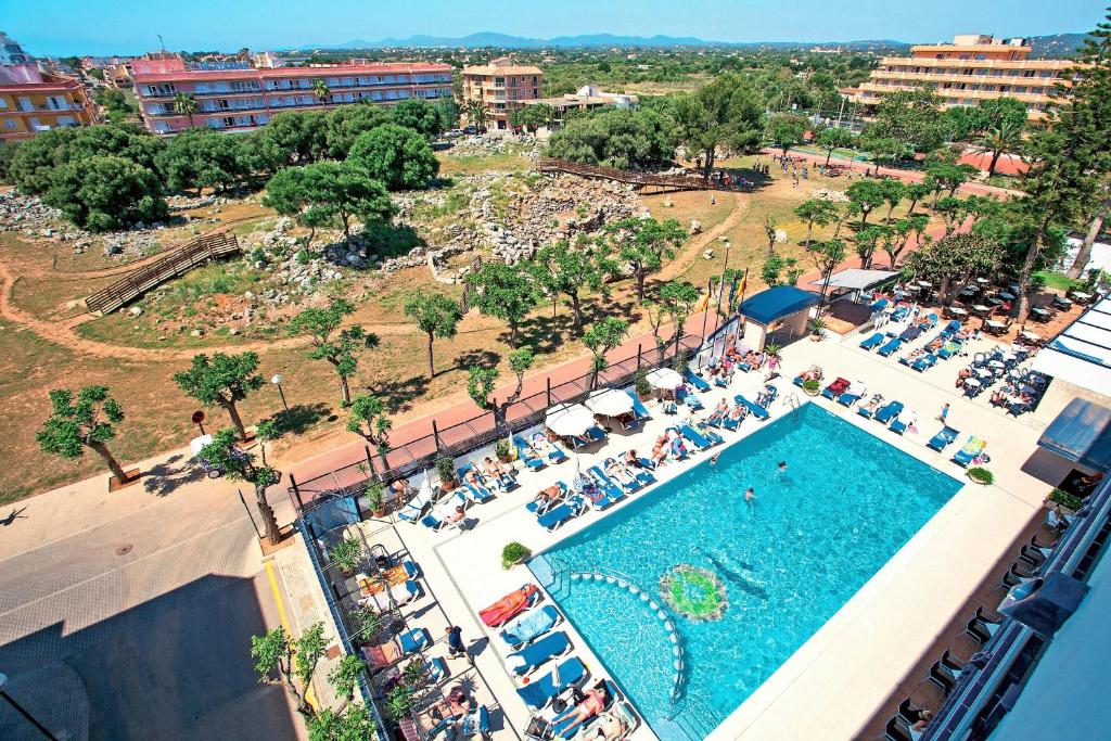 Bazén v ubytovaní Hotel Mariant alebo v jeho blízkosti