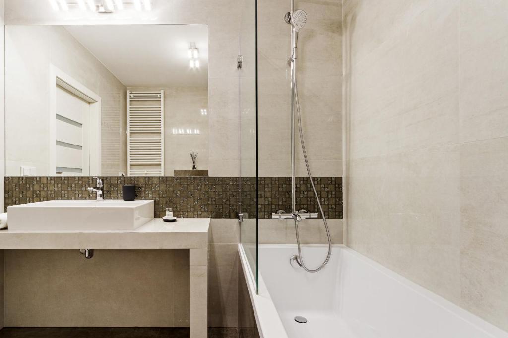 Kúpeľňa v ubytovaní Apartments Kraków Zablocie by Noclegi Renters