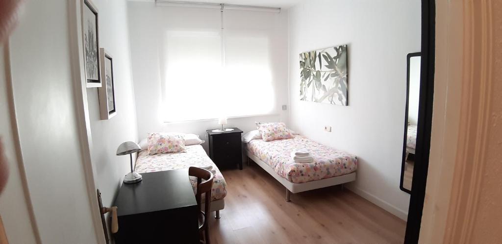 A bed or beds in a room at Piso Zona Plaza España, junto a Montjuic,