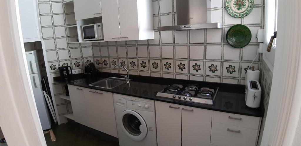A kitchen or kitchenette at Piso Zona Plaza España, junto a Montjuic,