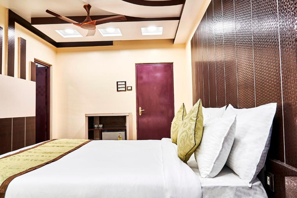 Hotel Bangabhumi - Deluxe King Room