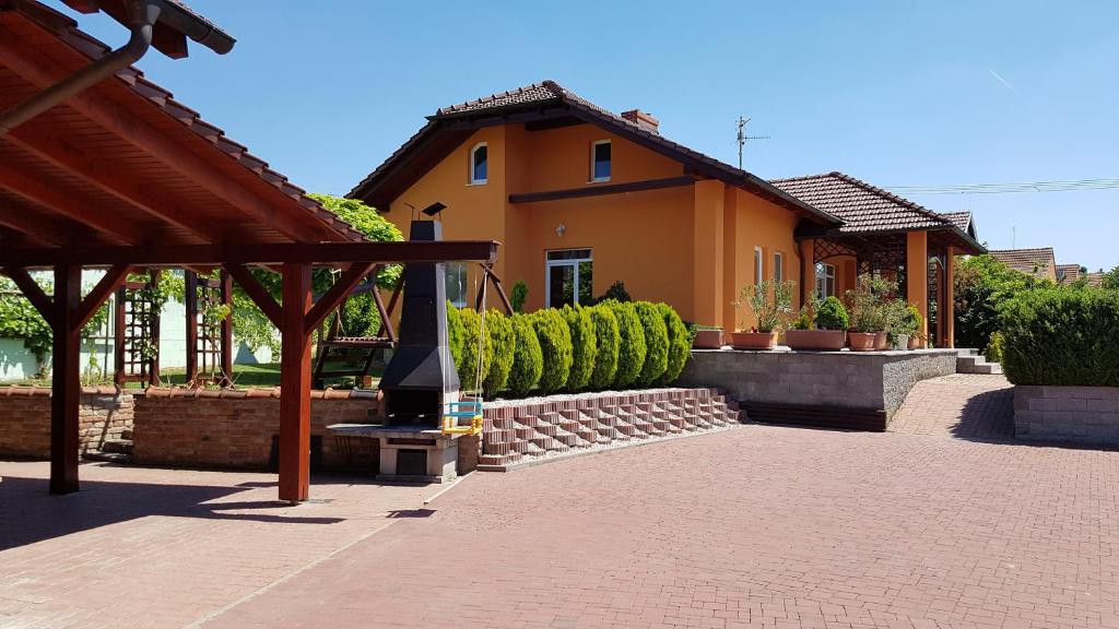 Budova, kde se prázdninový dům nachází