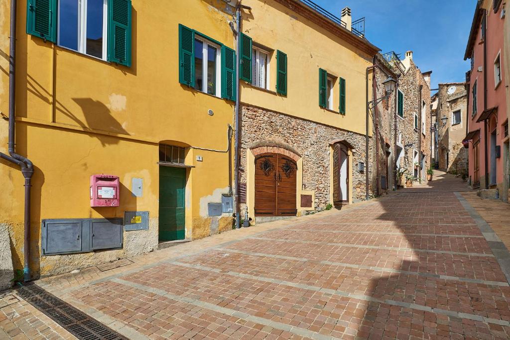 a cobblestone street in an alley with buildings at ACASADIGIULY in Ceriale