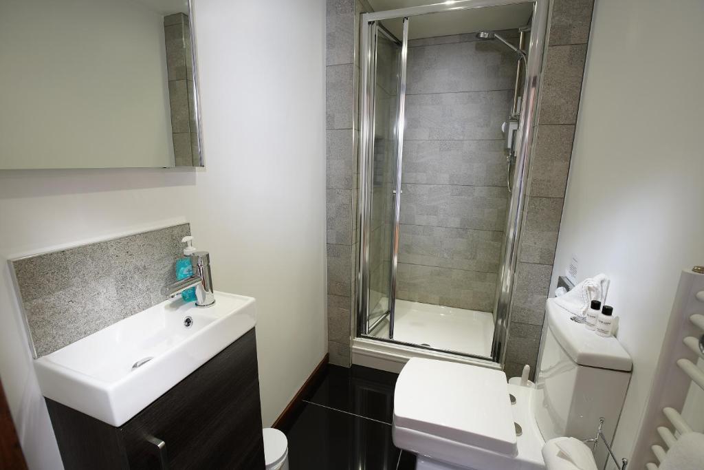 Hamble Retreat Studios and Lodge - One Bedroom Lodge With Private Hot Tub & Spa
