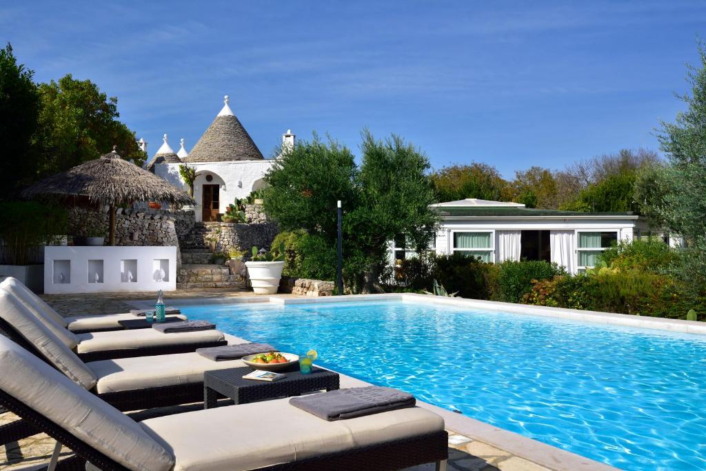 Bazén v ubytování B&B Trullo Barbagiullo nebo v jeho okolí