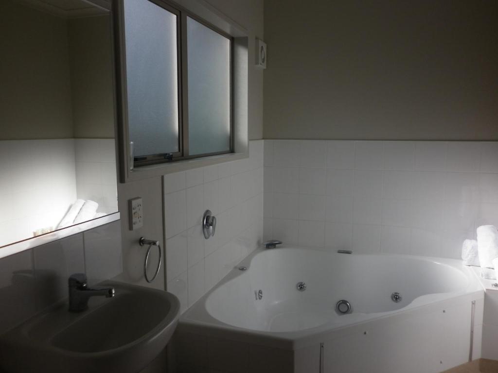 
Executive Suite with Spa Bath
