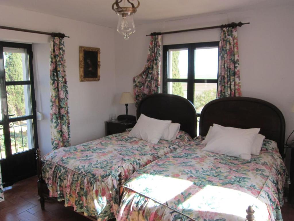 A bed or beds in a room at Cortijo El Triguero N-398 Ctra Carmona – El Viso del Alcor Km 18
