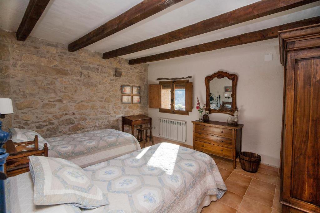 A bed or beds in a room at La Covarxella