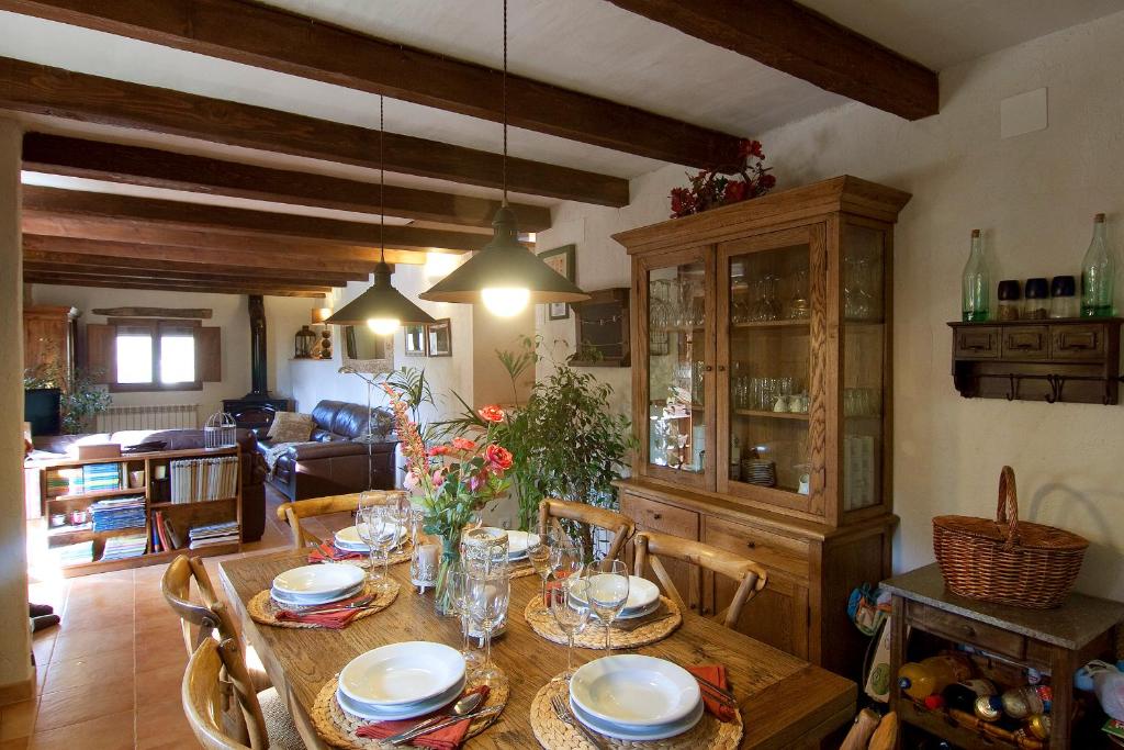 A seating area at La Covarxella