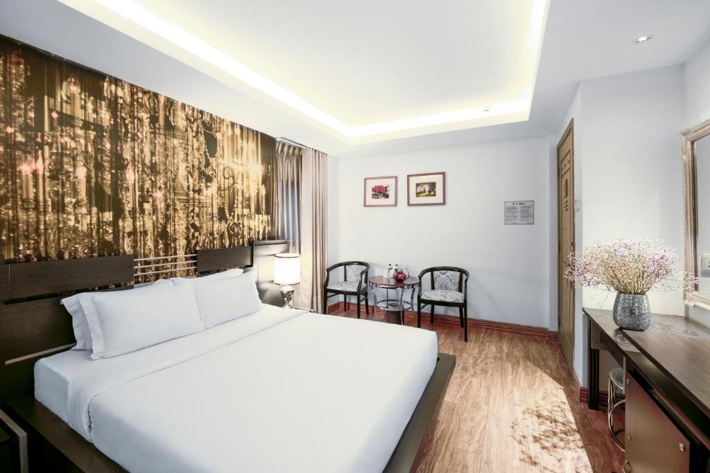 A&EM - The Petit Hotel