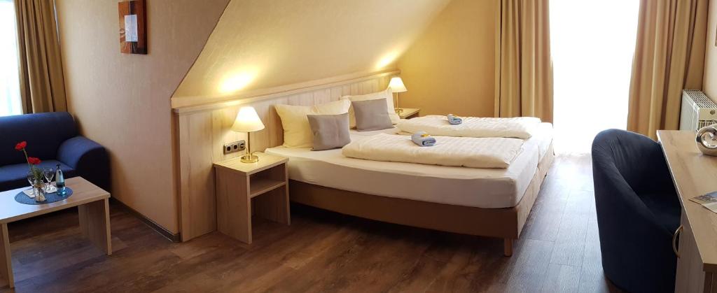 Postel nebo postele na pokoji v ubytování Hotel Vier Linden