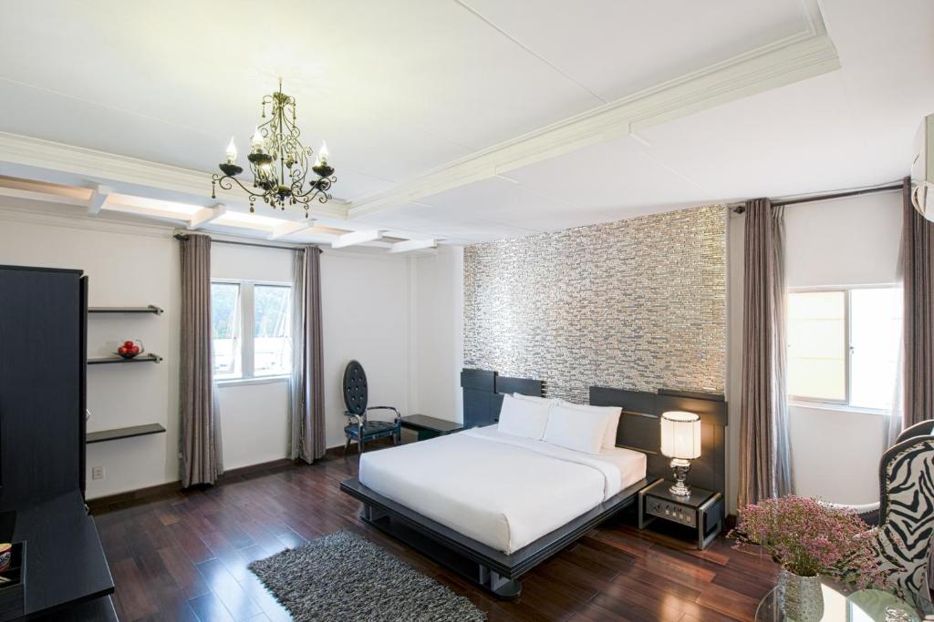 Postel nebo postele na pokoji v ubytování A&EM - The Petit Hotel