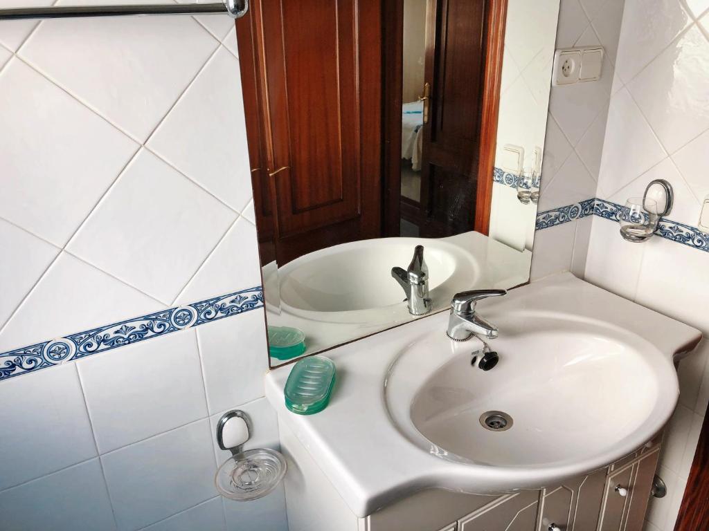 Koupelna v ubytování Apartamentos Raxo Mar