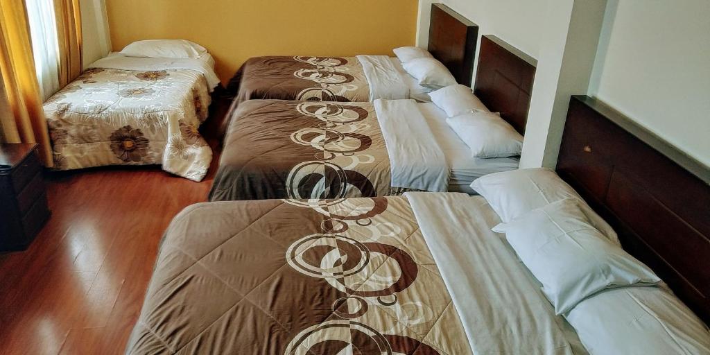Postel nebo postele na pokoji v ubytování Hostal El Roble