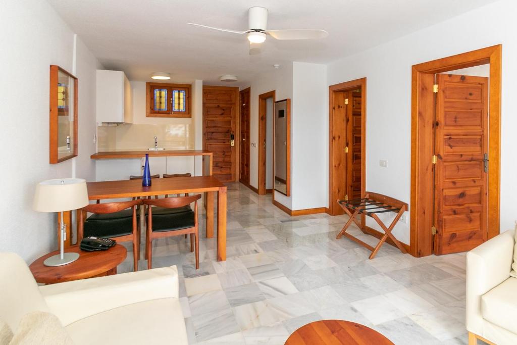 Parque Santiago III Official - Two-Bedroom Superior Apartment With Garden View