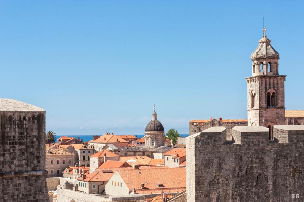 uitzicht op de stad dubrovnik vanuit het kasteel bij Holiday Home Revelin- Great Location in Dubrovnik