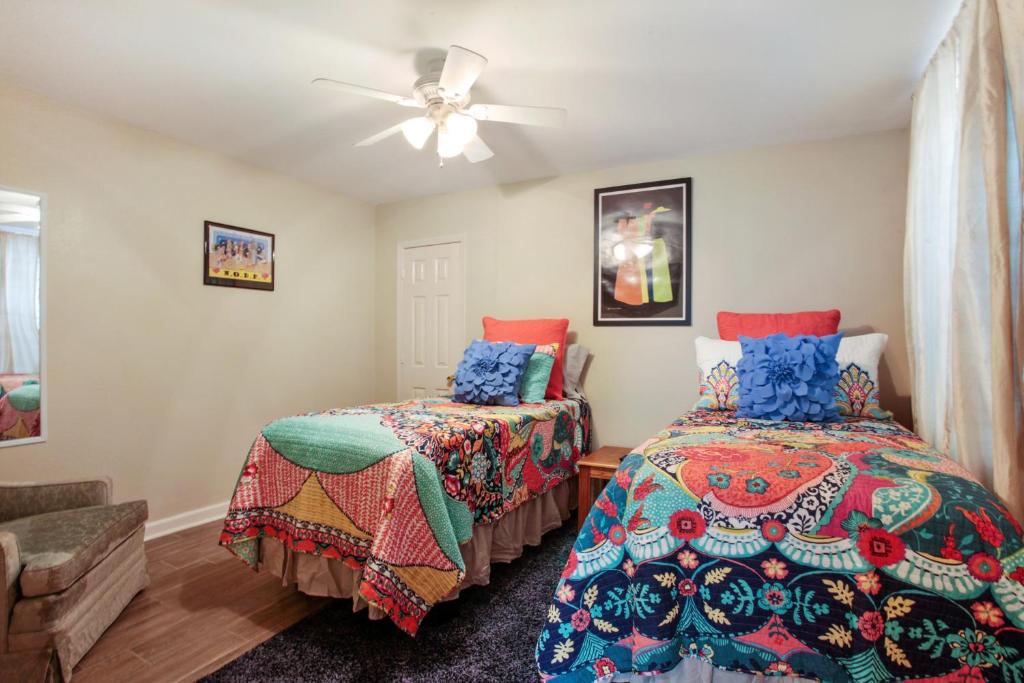 N Broad Studios - One-Bedroom Apartment