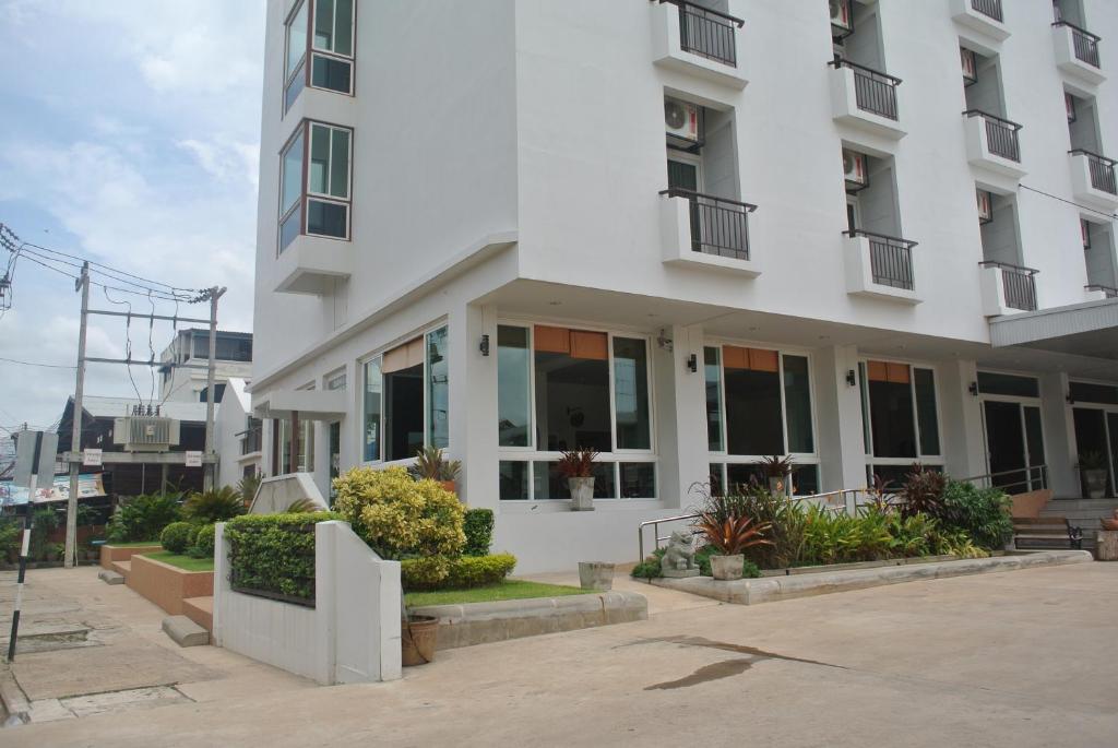 Phaiboon Place Hotel, Kalasin, Thailand - Booking.com