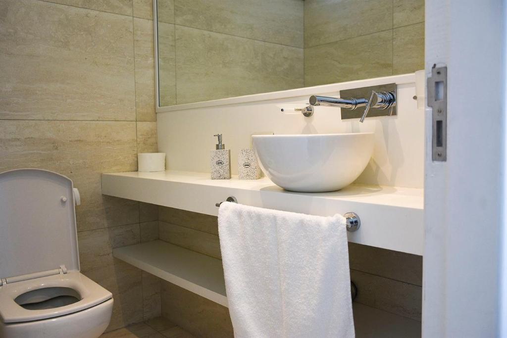 Aizarker - Two-Bedroom Apartment