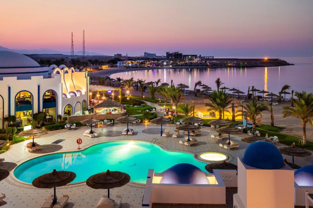 Bazén v ubytování Coral Sun Beach nebo v jeho okolí