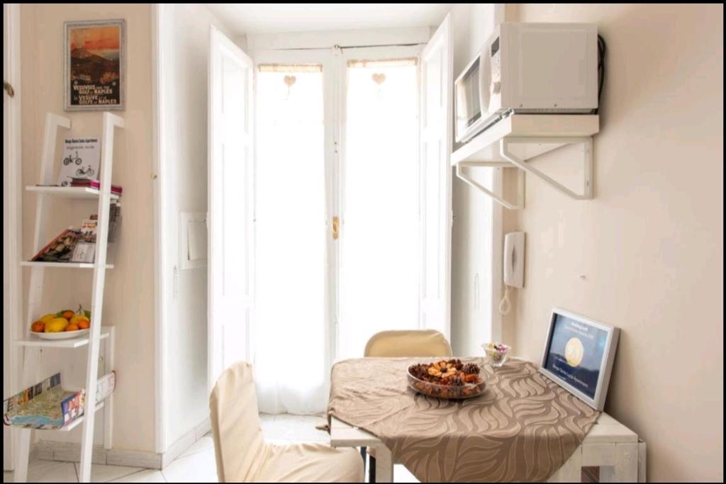 Telewizja i/lub zestaw kina domowego w obiekcie Borgo Santa Lucia Apartment