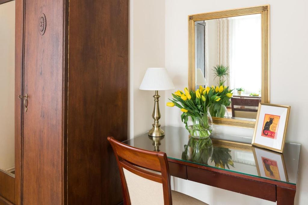 Belle Epoque I, luxury suite 50m to Main Square - One-Bedroom Apartment