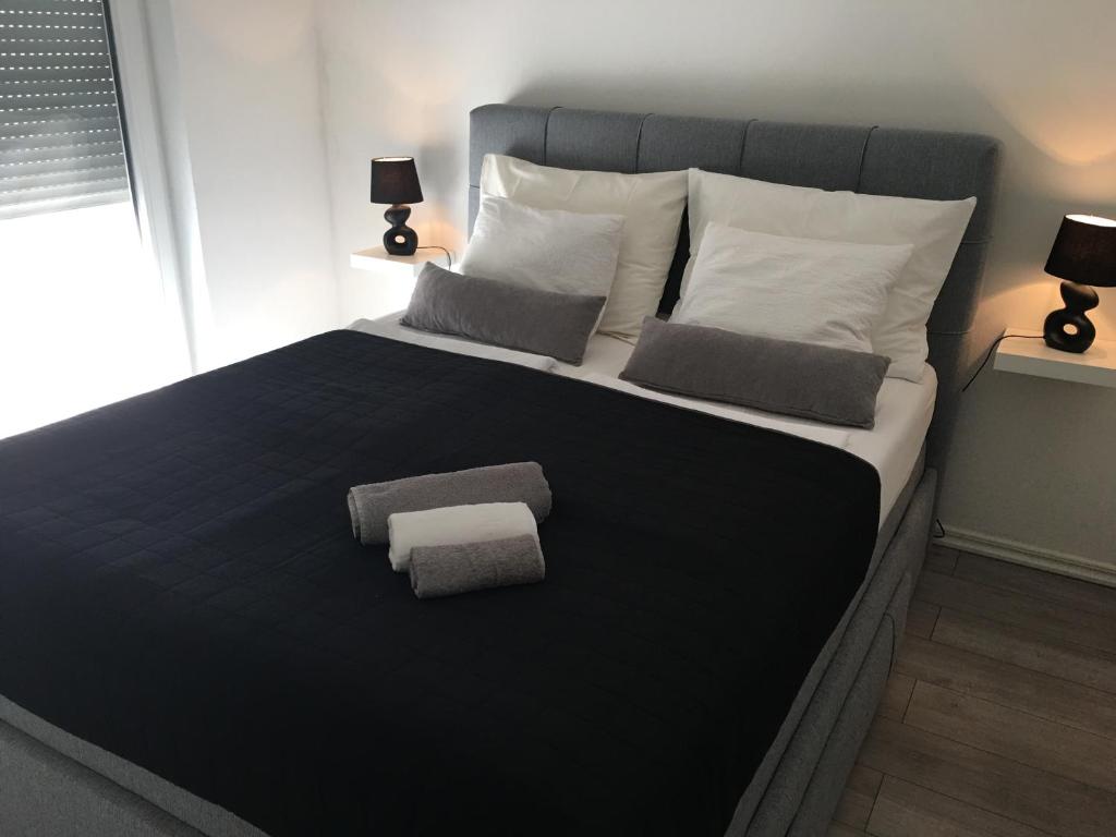 Postel nebo postele na pokoji v ubytování Ada Vis Apartments