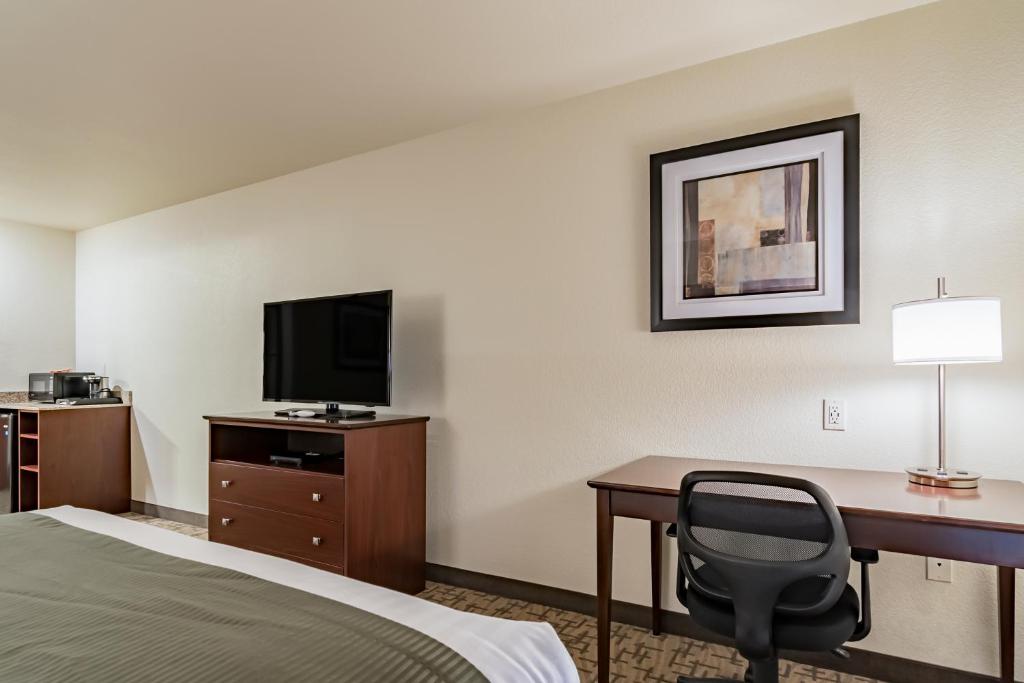 Cobblestone Inn & Suites - Lamoni - Habitación Deluxe Con Cama Grande