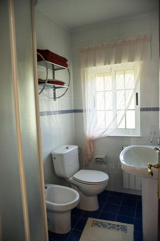 A bathroom at Apartamento Amieiro