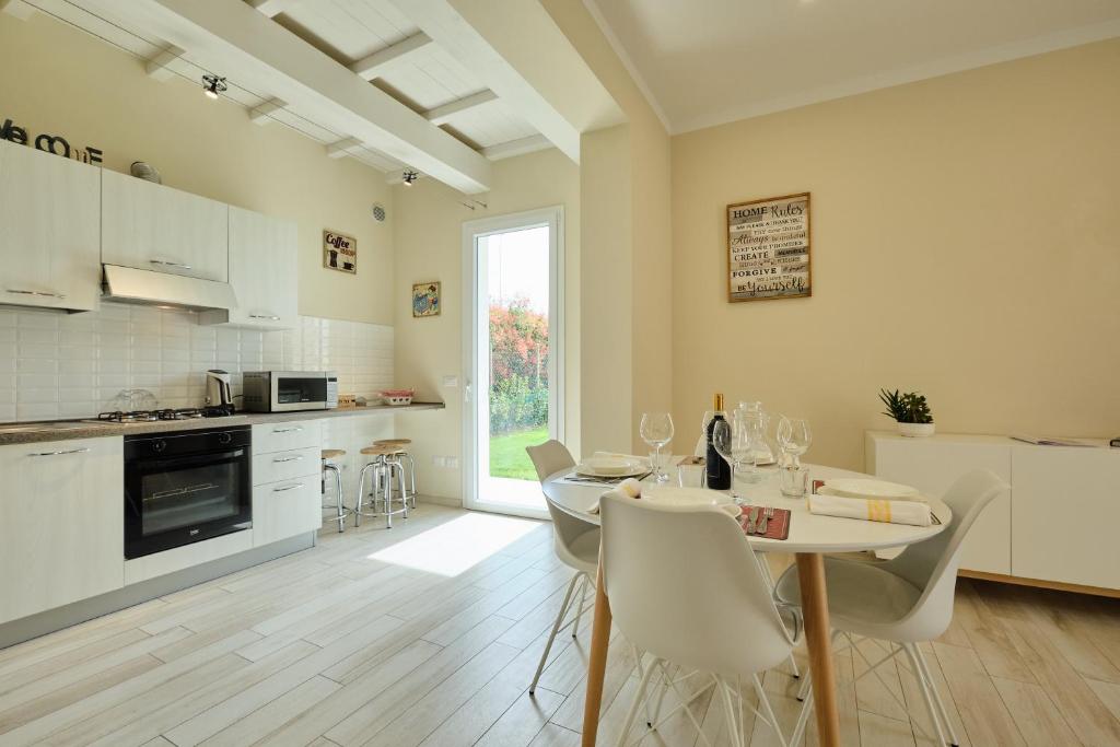 a kitchen and dining room with a table and chairs at Family Apartment Fucecchio in Fucecchio