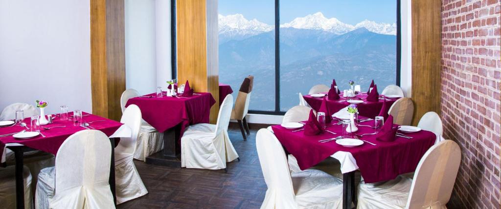 Nespecifikovaný výhled na hory nebo výhled na hory při pohledu z hotelu