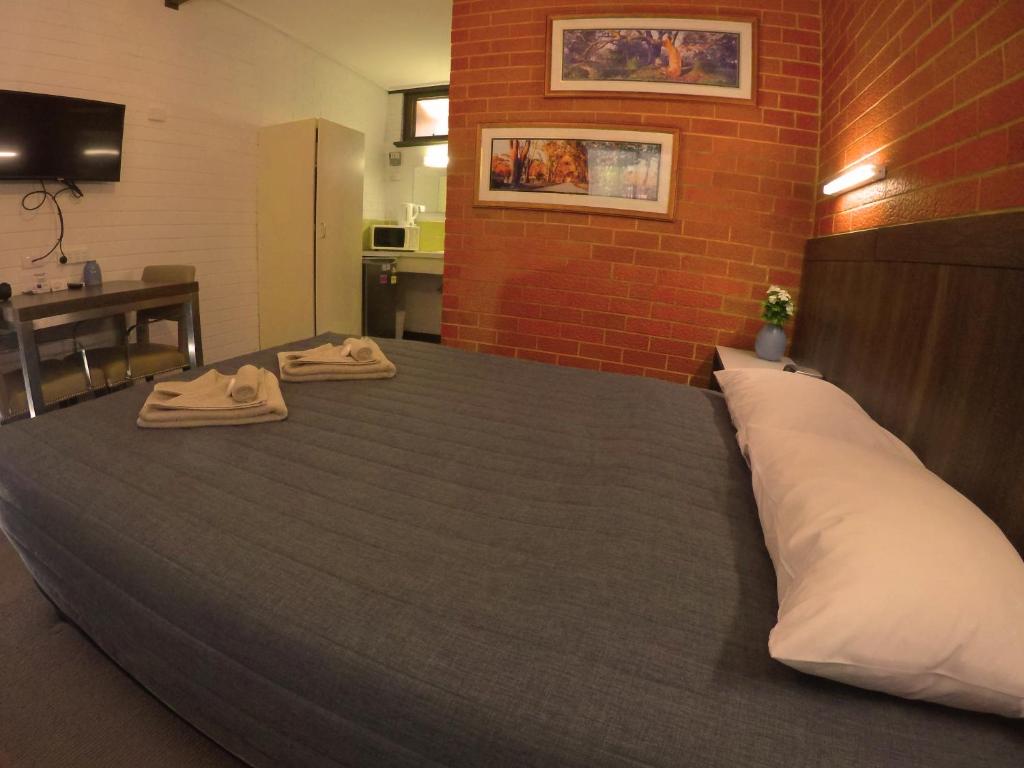 Postel nebo postele na pokoji v ubytování Angaston Vineyards Motel