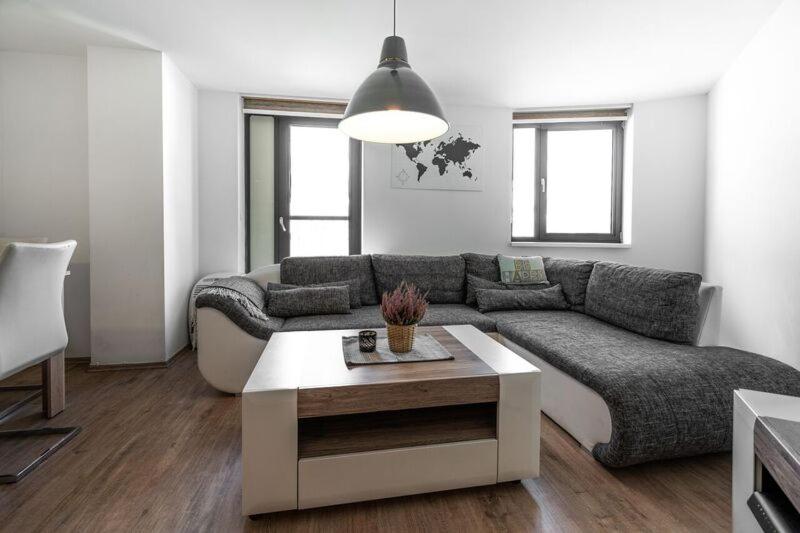 Posedenie v ubytovaní Old Town Luxury Apartment in heart of Bratislava