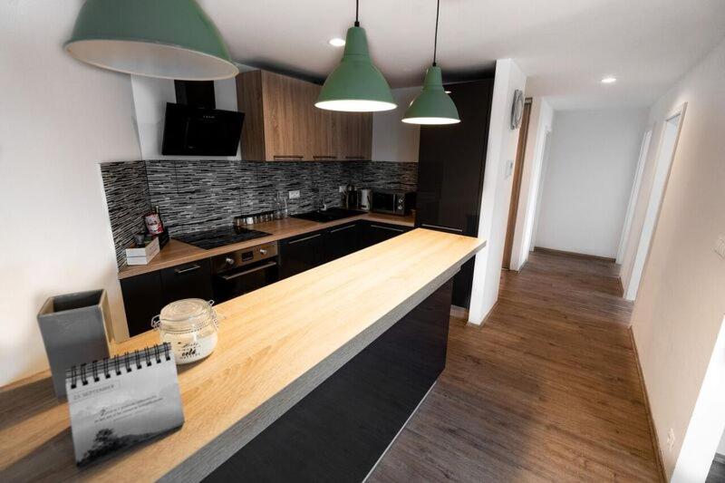 Kuchyňa alebo kuchynka v ubytovaní Old Town Luxury Apartment in heart of Bratislava
