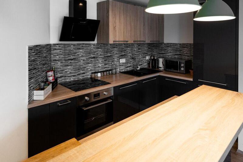 Kuchyňa alebo kuchynka v ubytovaní Old Town Luxury Apartment in heart of Bratislava