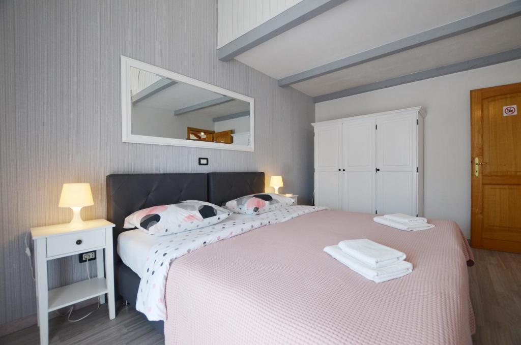 Łóżko lub łóżka w pokoju w obiekcie Guesthouse Mila