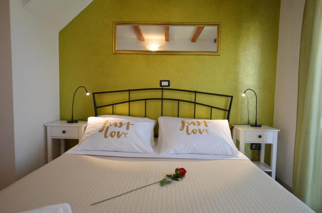 Łóżko lub łóżka w pokoju w obiekcie Guesthouse Mila