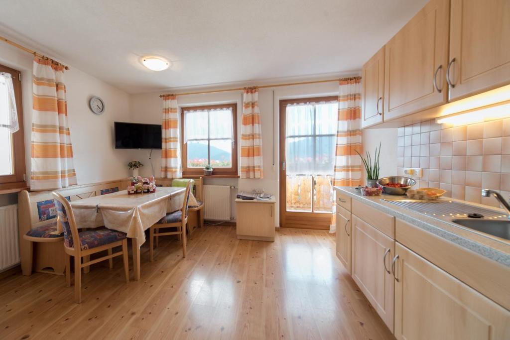 Kuchyň nebo kuchyňský kout v ubytování Oberbaumgartnerhof
