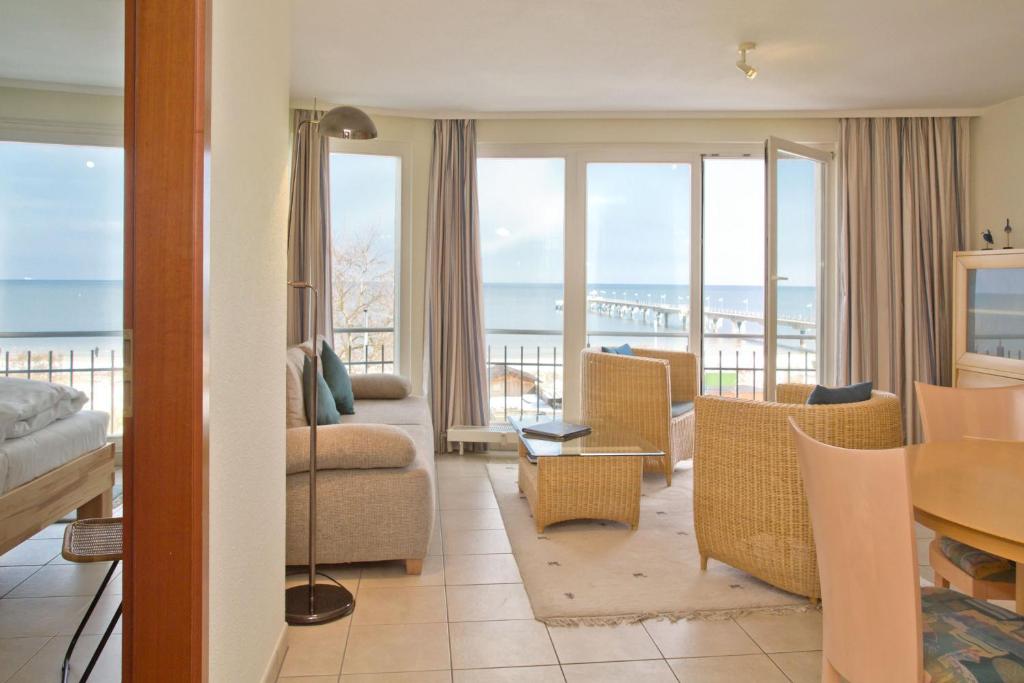 a living room with a view of the ocean at SEETELHOTEL Ostseeresidenz Bansin in Bansin