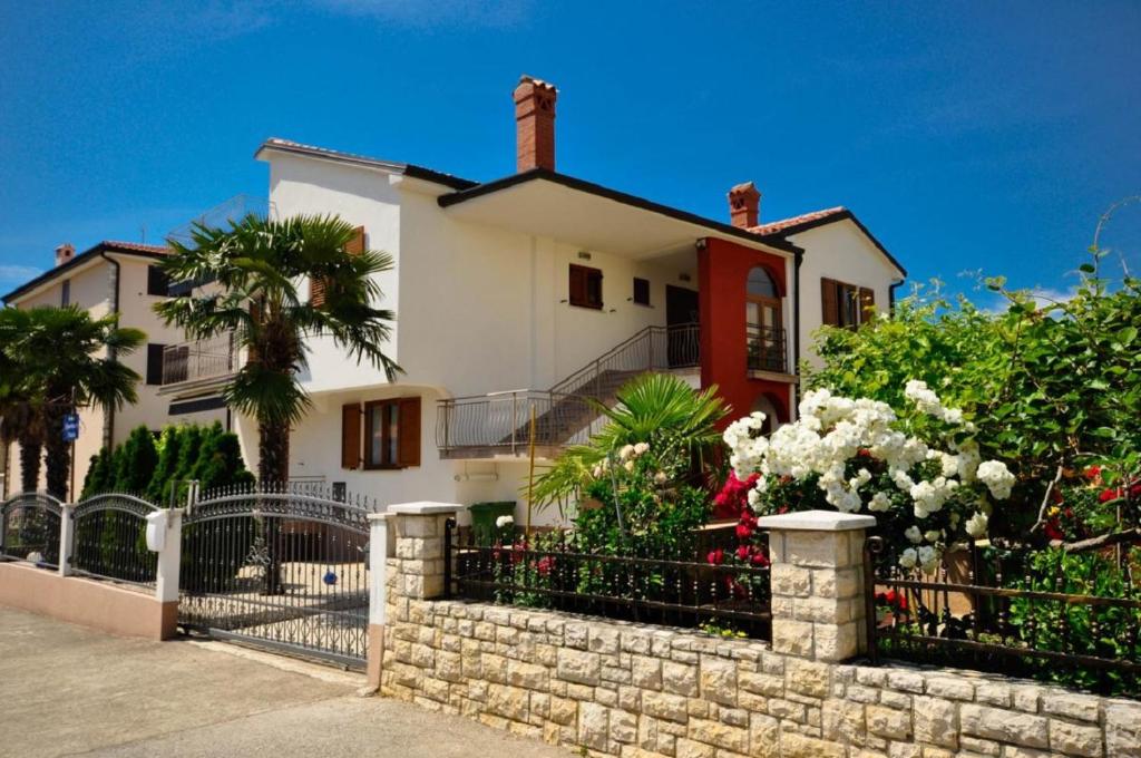 Natasa Apartments