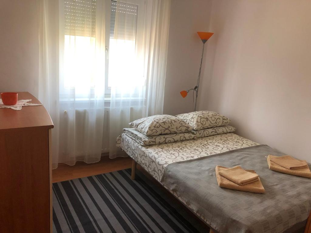 Posteľ alebo postele v izbe v ubytovaní Family 2-rooms Apartment