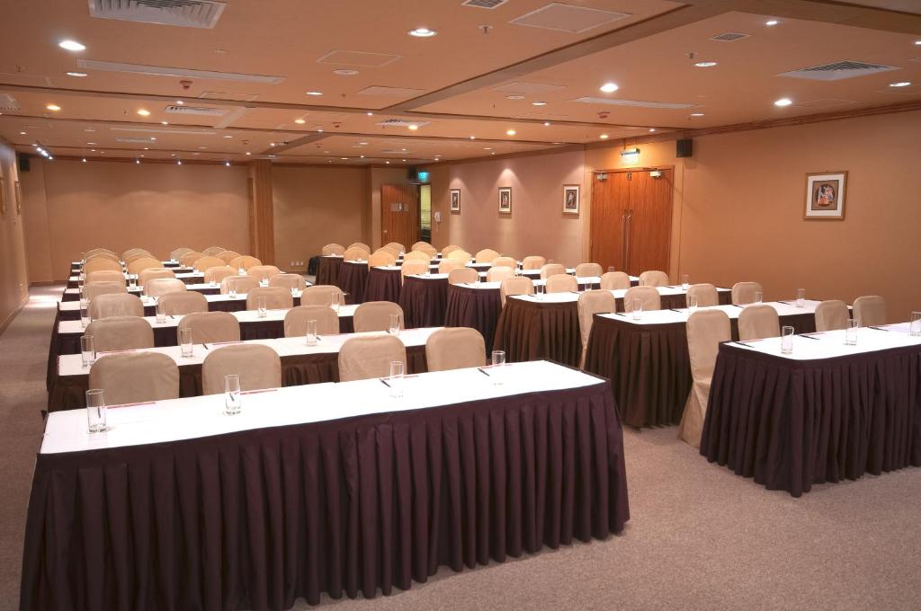 BEST WESTERN PLUS Hotel Hong Kongにあるビジネスエリアまたは会議室