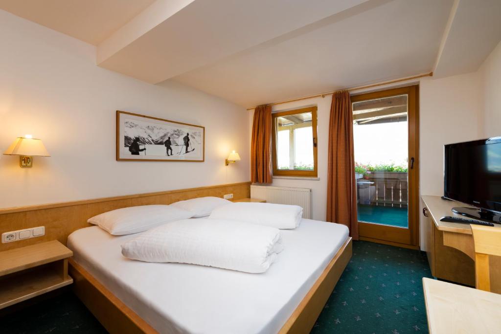 Postel nebo postele na pokoji v ubytování Hotel Bergkranz