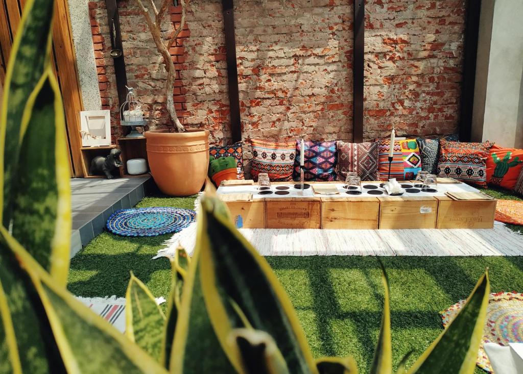 Giardino di GOIN Old House & Bar
