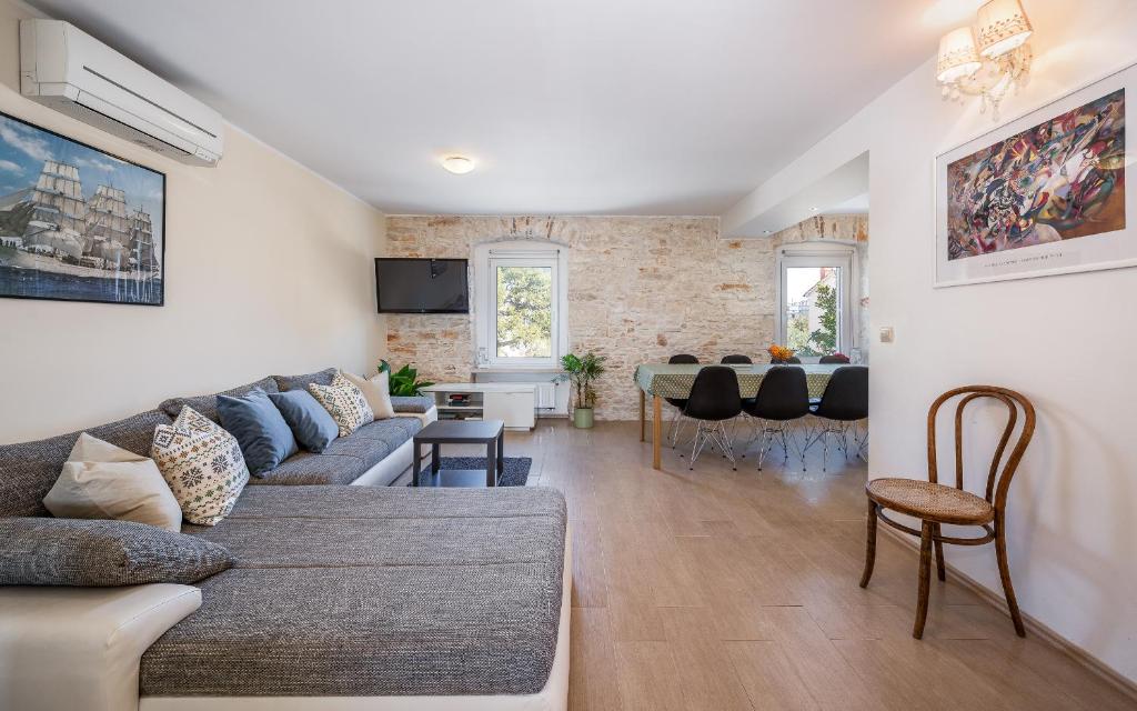 a living room with a couch and a table at Apartment Lungomare in Pula