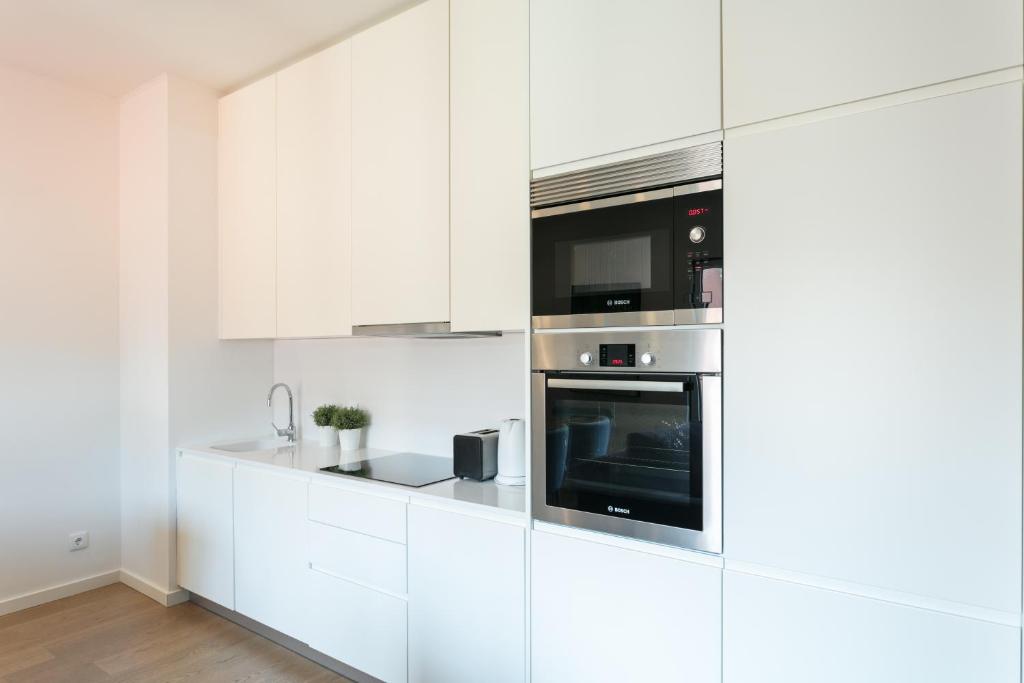 Kuchyň nebo kuchyňský kout v ubytování FLH Restauradores Modern Apartment