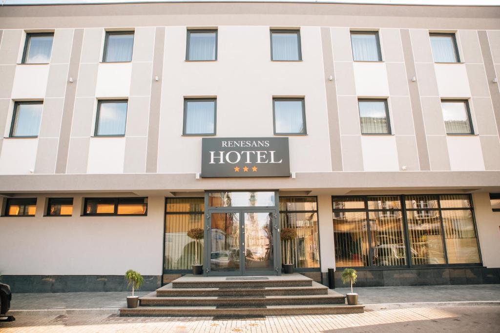 Eine Fassade oder ein Eingang zu Hotel Renesans
