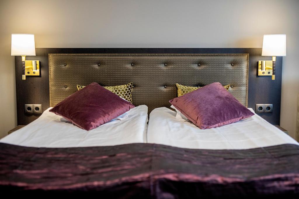 Säng eller sängar i ett rum på First Hotel Royal